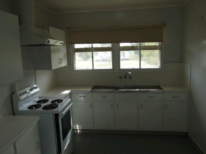75 Thistle Street, Blackall QLD 4472
