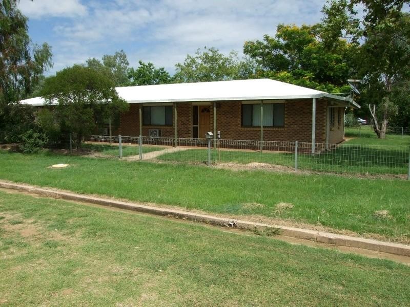 90 Thistle Street, Blackall QLD 4472