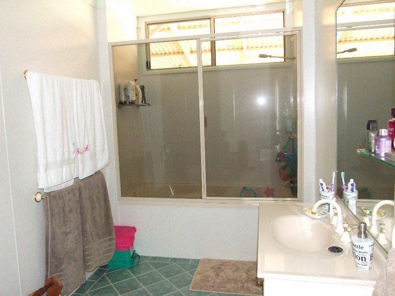 143 Thistle Street, Blackall QLD 4472