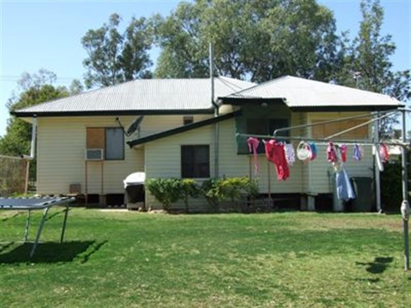 24 Daisy, Blackall QLD 4472
