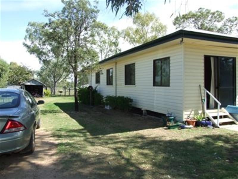 24 Daisy, Blackall QLD 4472