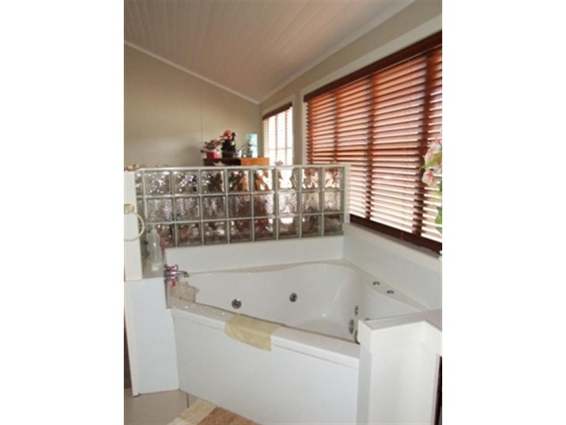 35 Shamrock Street, Blackall QLD 4472