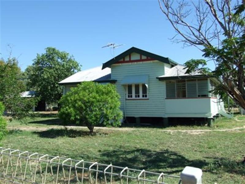 19 Thistle, Blackall QLD 4472