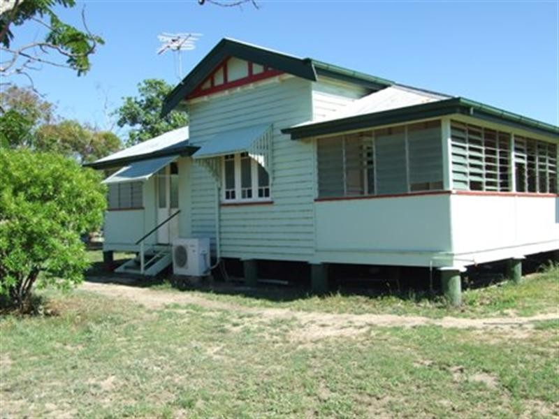 19 Thistle, Blackall QLD 4472