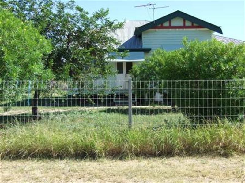 19 Thistle, Blackall QLD 4472