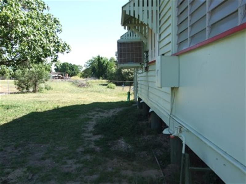 19 Thistle, Blackall QLD 4472