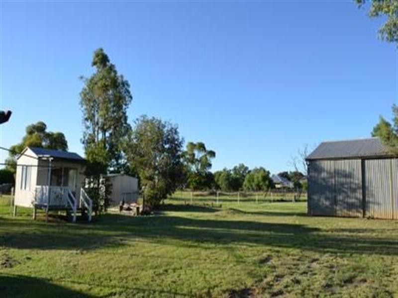 77 Thistle Street, Blackall QLD 4472