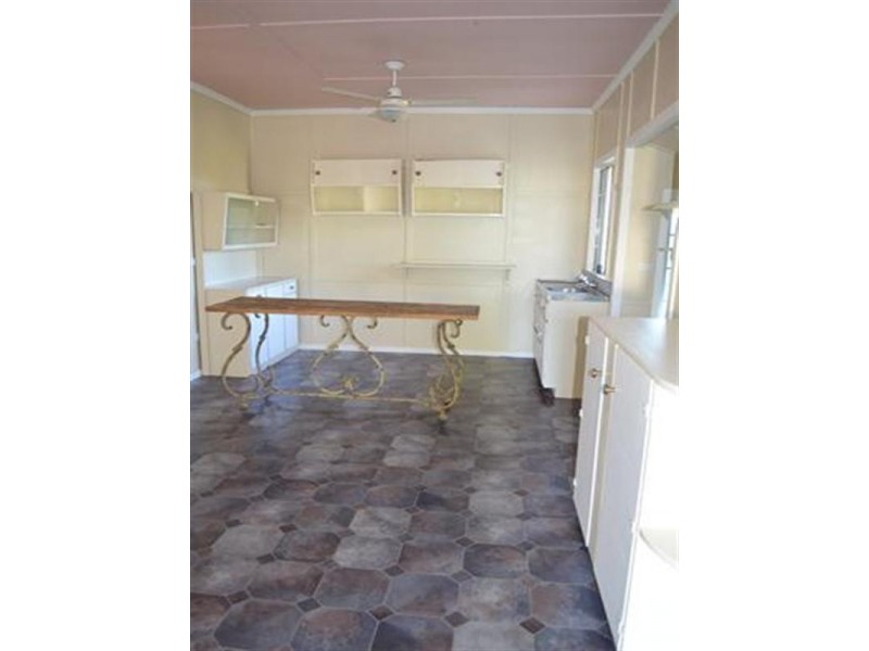 77 Thistle Street, Blackall QLD 4472