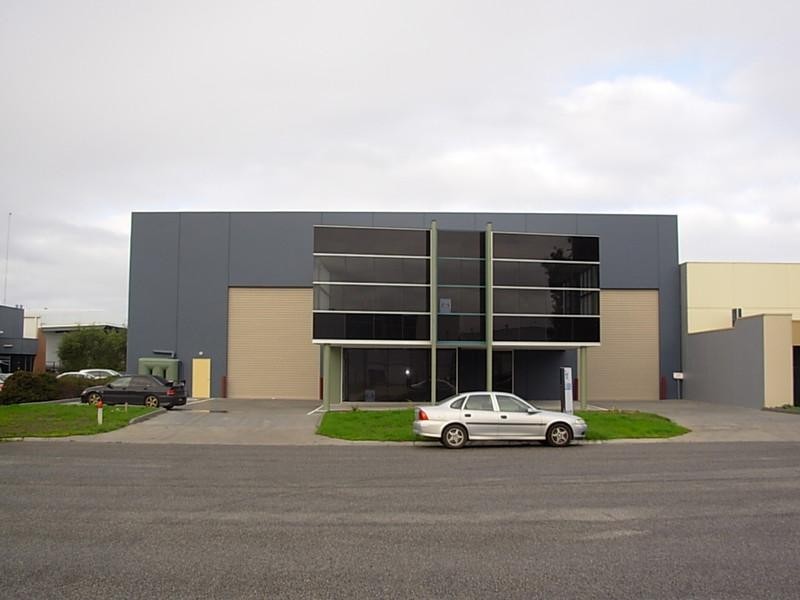 90 Pheonix Court, Braeside VIC 3195