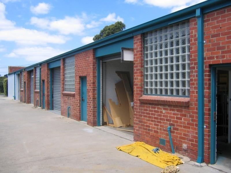 2/2 Peace Street, Springvale VIC 3171