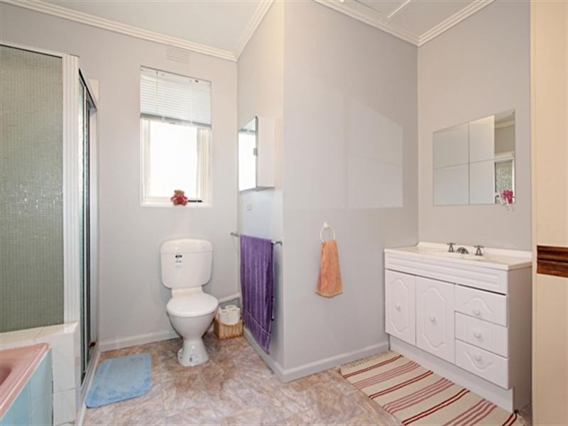 18 Second Avenue, Box Hill North VIC 3129