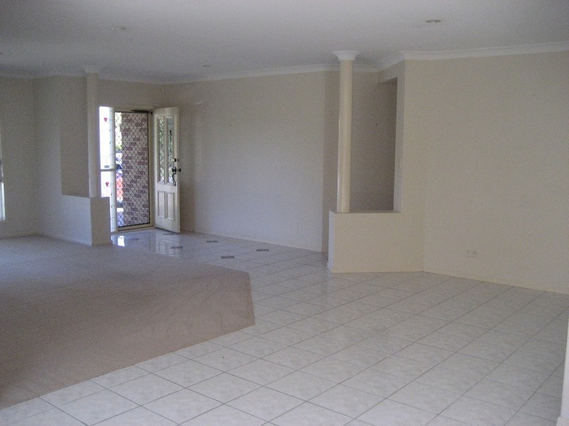 16 Stanford Avenue, Varsity Lakes QLD 4227