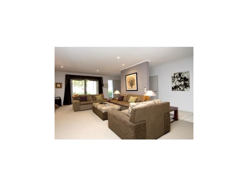 16 Lader Terrace, Varsity Lakes QLD 4227