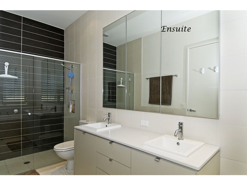 56 Watts Drive, Varsity Lakes QLD 4227