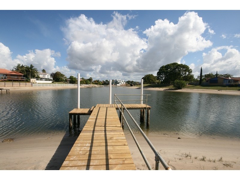 18 Alma Street, Broadbeach Waters QLD 4218