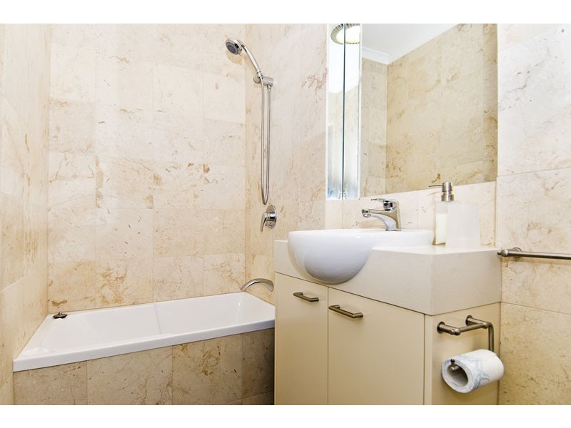 18 Alma Street, Broadbeach Waters QLD 4218