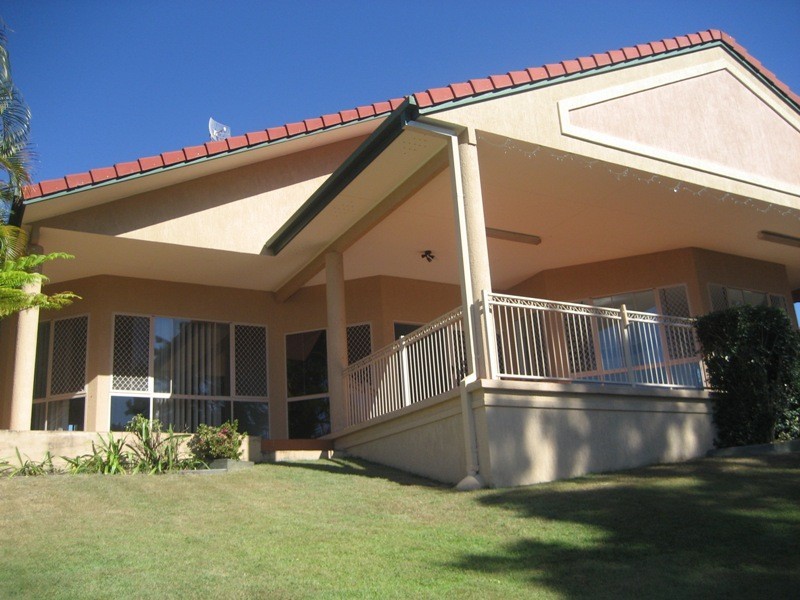 Clear Island Waters QLD 4226