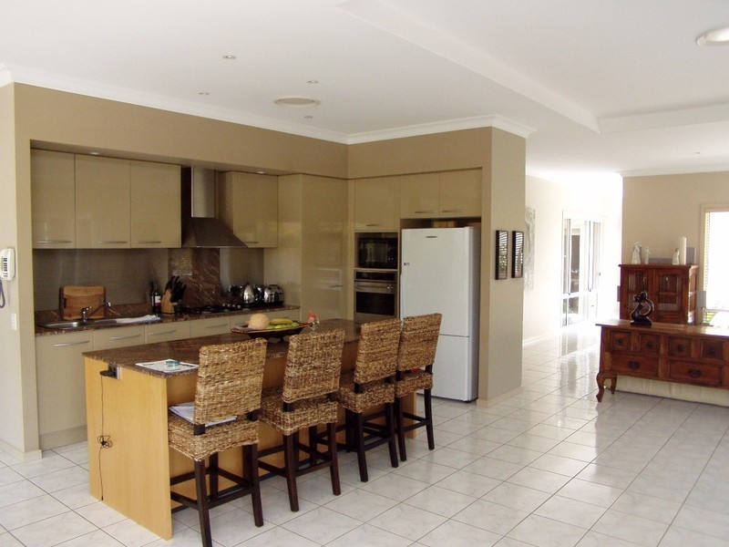 2040 Carlton Drive, Hope Island QLD 4212