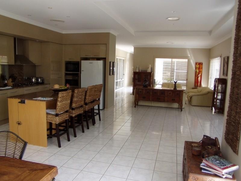 2040 Carlton Drive, Hope Island QLD 4212