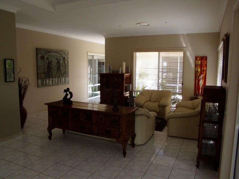 2040 Carlton Drive, Hope Island QLD 4212