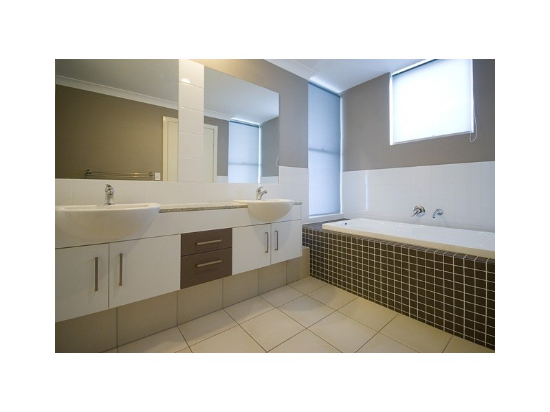 9/10 Valbonne Avenue, Varsity Lakes QLD 4227