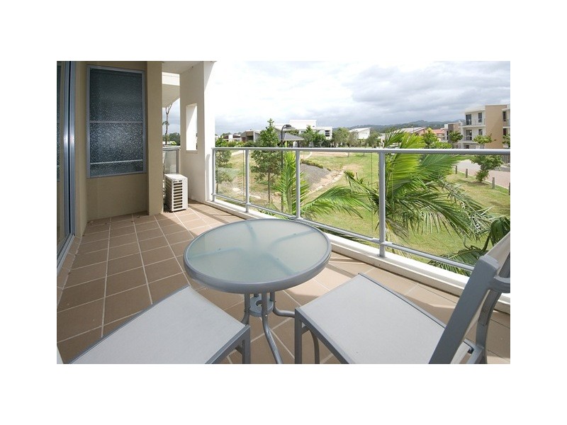 9/10 Valbonne Avenue, Varsity Lakes QLD 4227