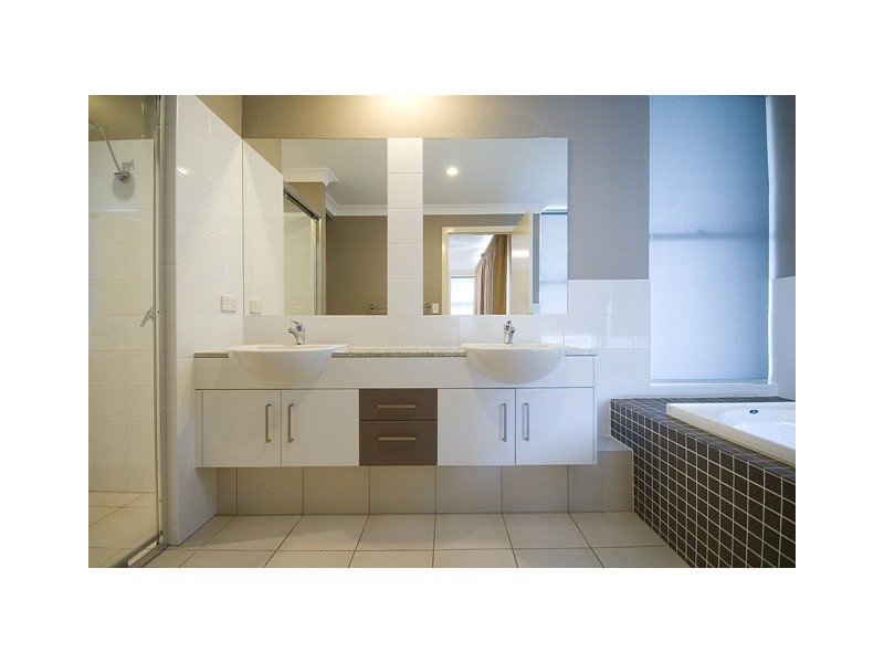 9/10 Valbonne Avenue, Varsity Lakes QLD 4227