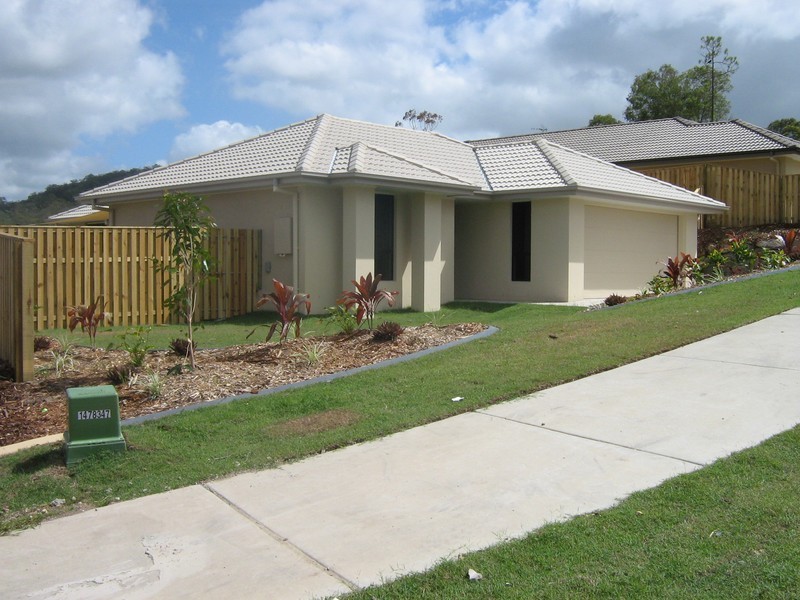 255 Universal Drive, Pacific Pines QLD 4211