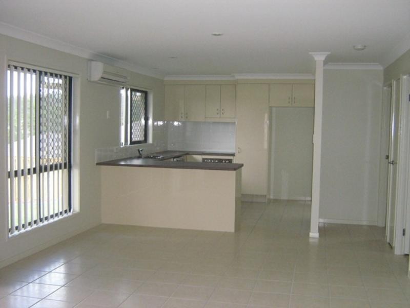 255 Universal Drive, Pacific Pines QLD 4211
