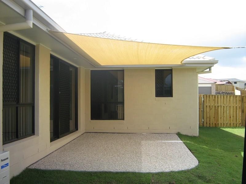 255 Universal Drive, Pacific Pines QLD 4211