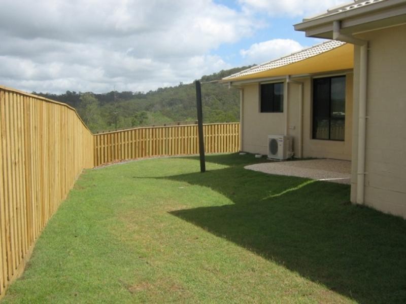 255 Universal Drive, Pacific Pines QLD 4211