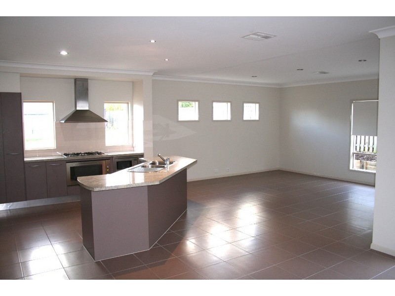 42 Azzurra Drive, Varsity Lakes QLD 4227