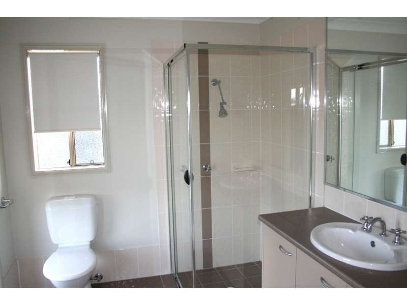 42 Azzurra Drive, Varsity Lakes QLD 4227