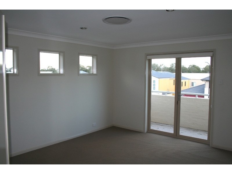 42 Azzurra Drive, Varsity Lakes QLD 4227