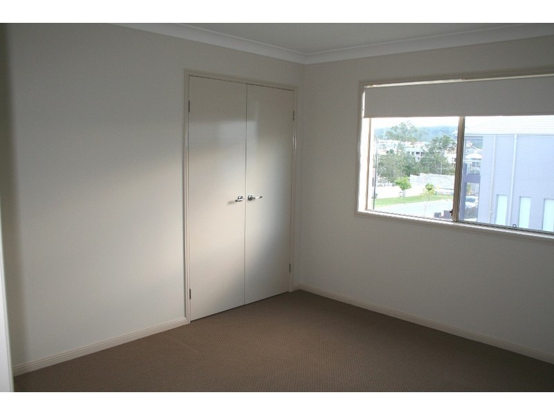 42 Azzurra Drive, Varsity Lakes QLD 4227