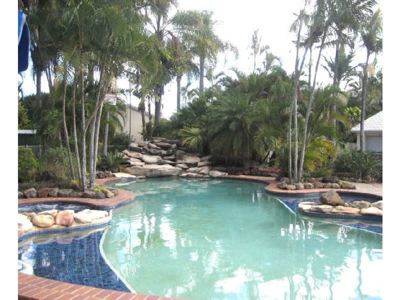 300 Cottesloe Drive, Mermaid Waters QLD 4218