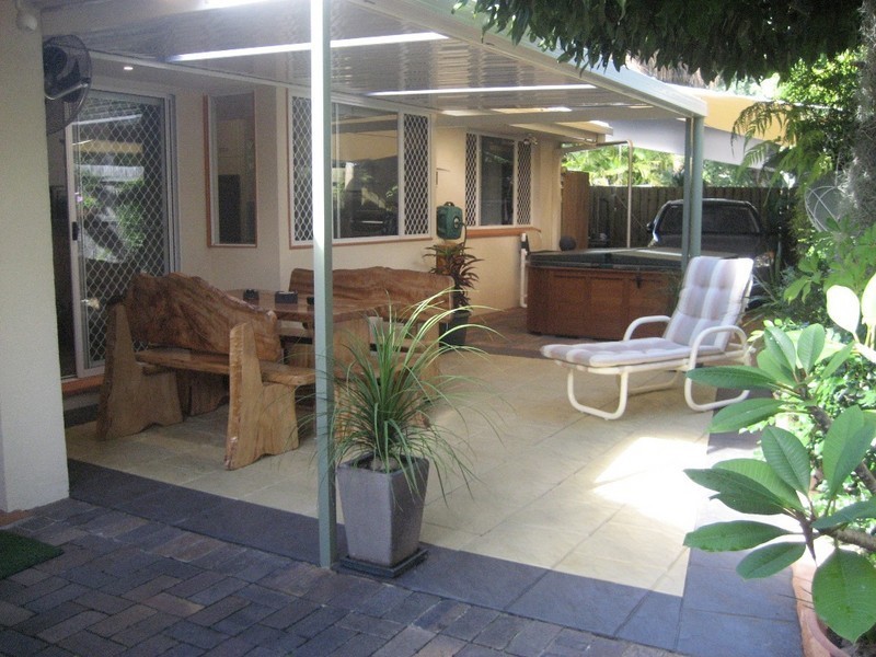 300 Cottesloe Drive, Mermaid Waters QLD 4218