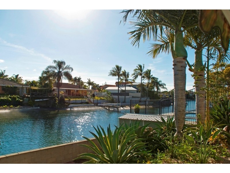 7 Lakeland Key, Broadbeach Waters QLD 4218