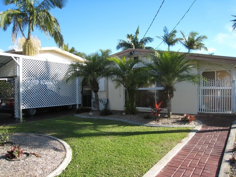 7 Lakeland Key, Broadbeach Waters QLD 4218