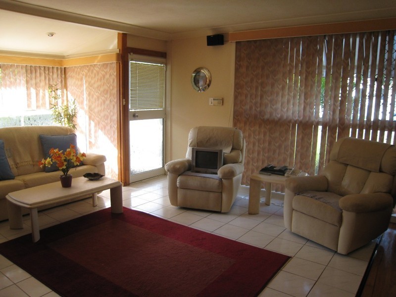 7 Lakeland Key, Broadbeach Waters QLD 4218