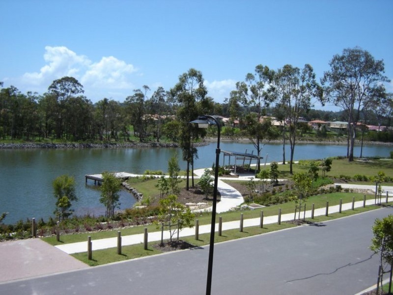 3 Moyenne Crescent, Varsity Lakes QLD 4227