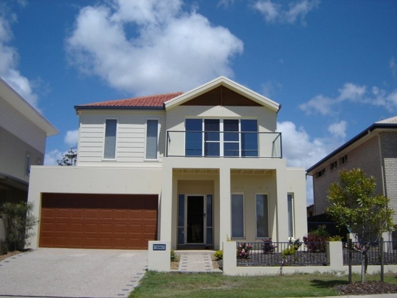 3 Moyenne Crescent, Varsity Lakes QLD 4227