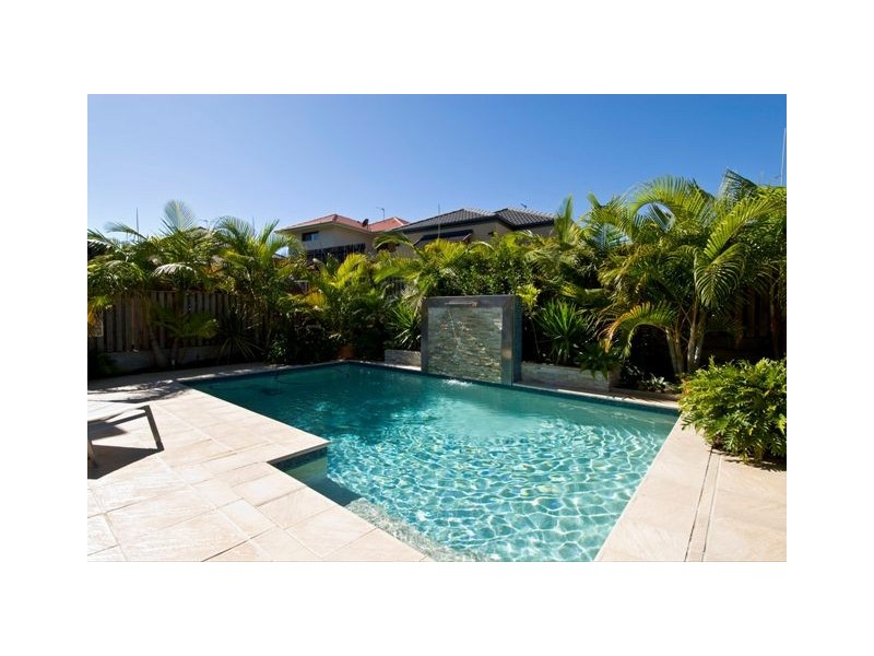 19 Port Peyra Crescent, Varsity Lakes QLD 4227