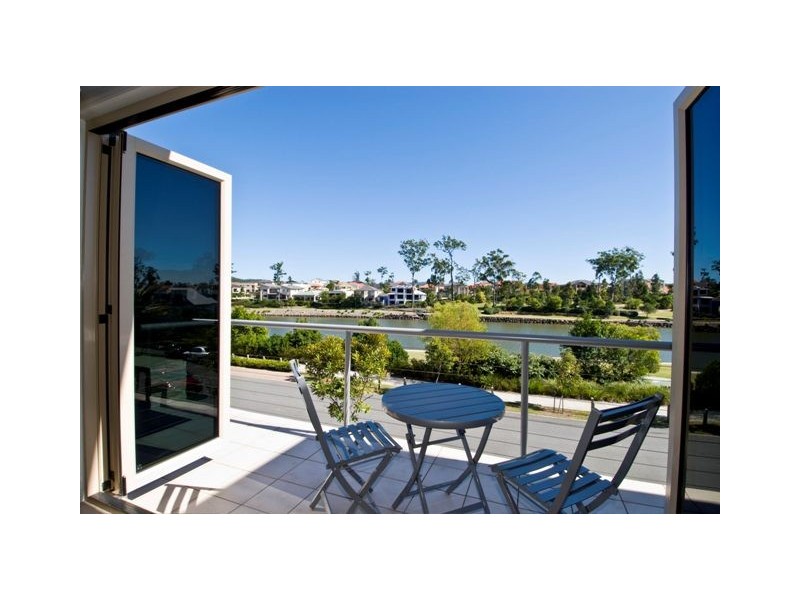 19 Port Peyra Crescent, Varsity Lakes QLD 4227