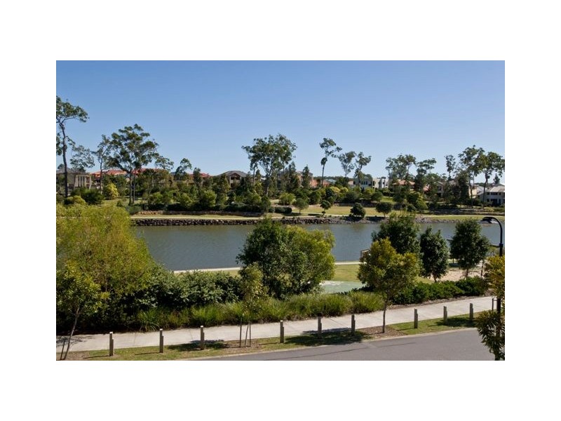 19 Port Peyra Crescent, Varsity Lakes QLD 4227