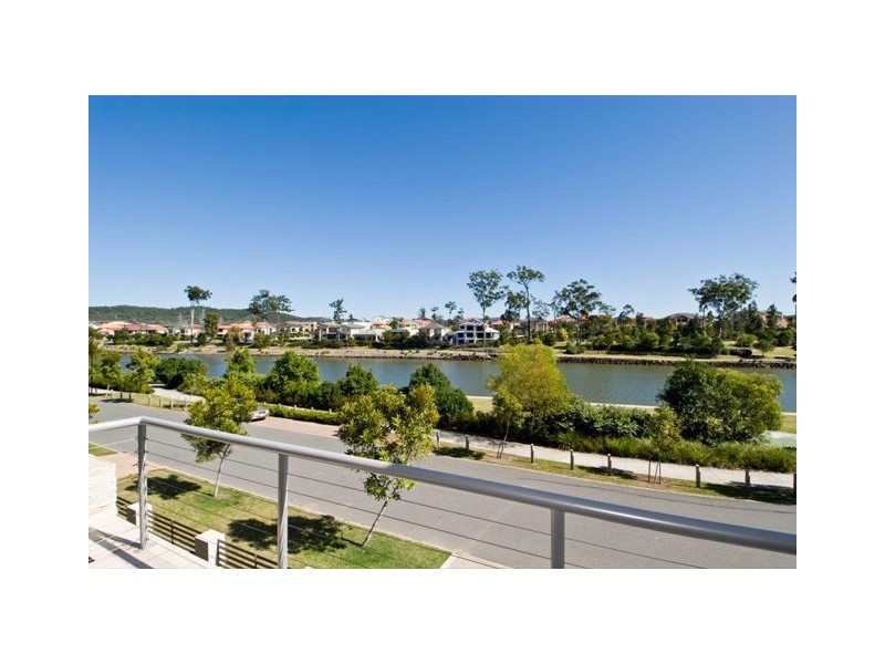 19 Port Peyra Crescent, Varsity Lakes QLD 4227