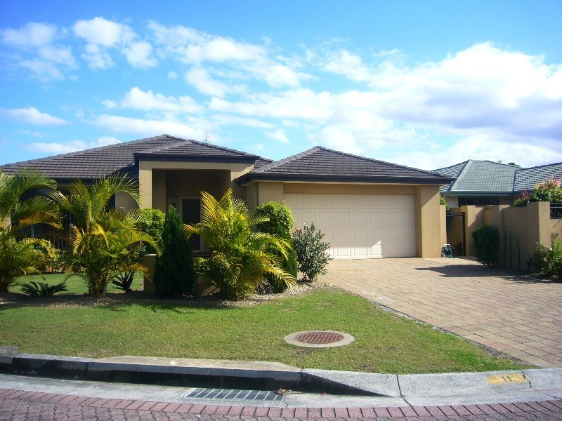 Clear Island Waters QLD 4226