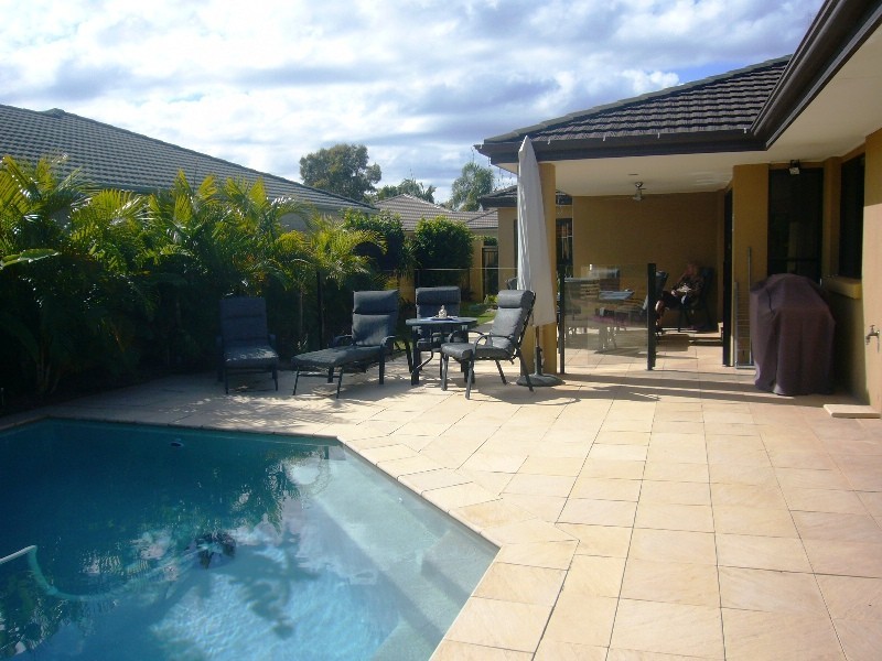 Clear Island Waters QLD 4226