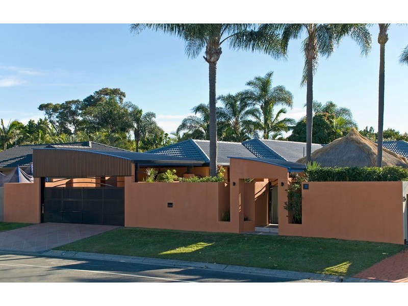 3 Rumrunner Street, Mermaid Waters QLD 4218