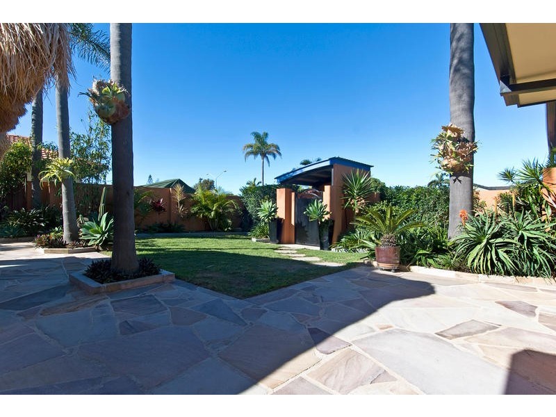 3 Rumrunner Street, Mermaid Waters QLD 4218